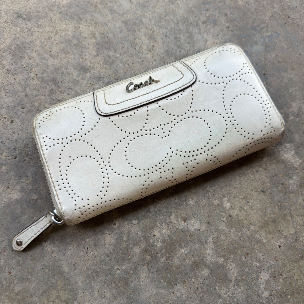 Vintage Y2K Coach Perforated Logo Zip Around Wallet Cream (m1)